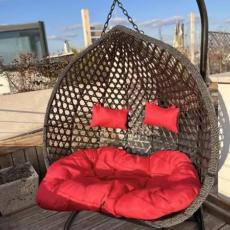Charming Shared Rooftop Terrace Jacuzzi 360 View Mk2 Apartment *