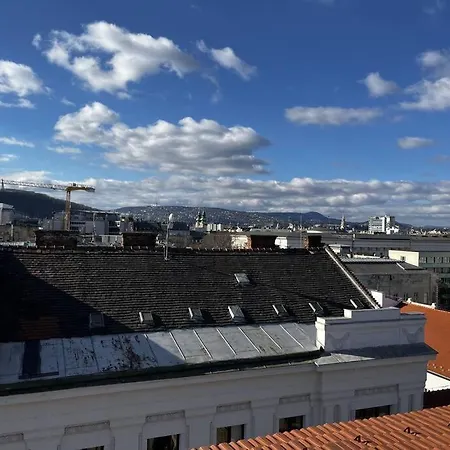 Charming Shared Rooftop Terrace Jacuzzi 360 View Mk2 Апартаменты *