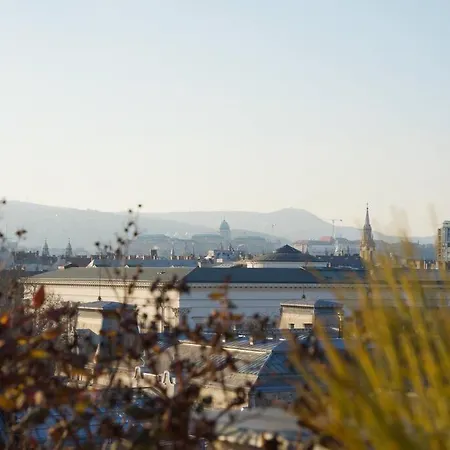 Charming Shared Rooftop Terrace Jacuzzi 360 View Mk2 Апартаменты *