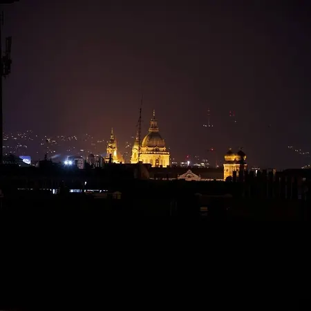 Charming Shared Rooftop Terrace Jacuzzi 360 View Mk2 * Будапешт