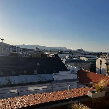 Apartment Charming Shared Rooftop Terrace Jacuzzi 360 View Mk2 *