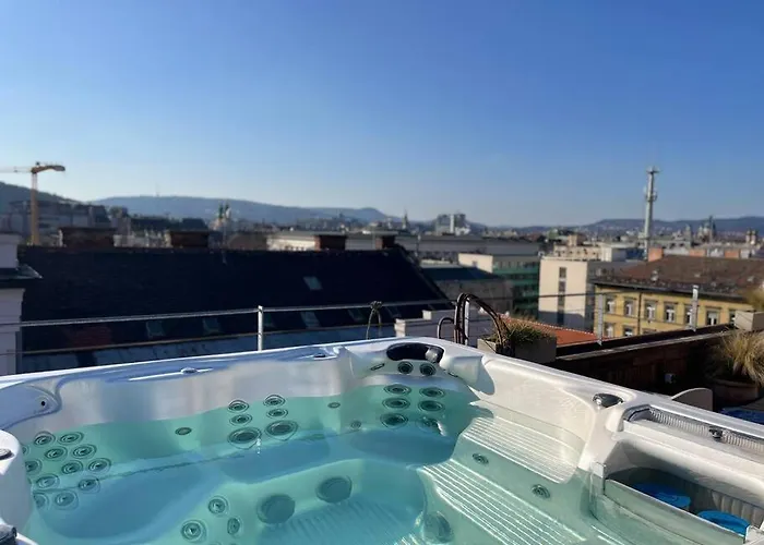 Apartament Charming Shared Rooftop Terrace Jacuzzi 360 View Mk2 Budapesta