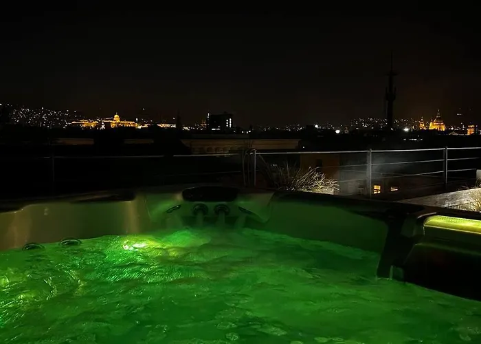Apartament Charming Shared Rooftop Terrace Jacuzzi 360 View Mk2 Budapesta
