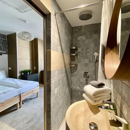 Charming Shared Rooftop Terrace Jacuzzi 360 View Mk2 *